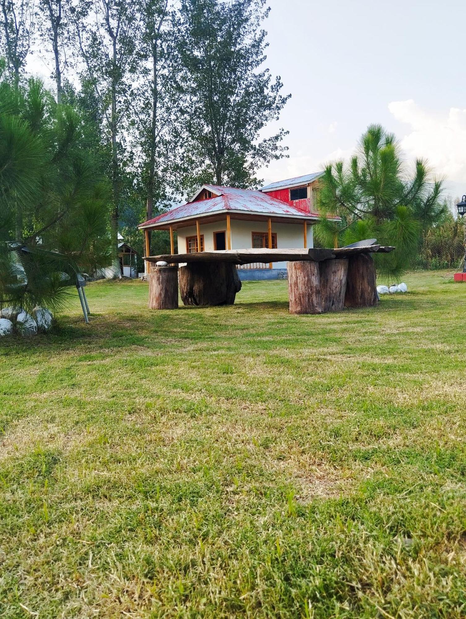 Country Club Balakot - 2025 Award Winner Wooden Attic Cottage Exterior photo